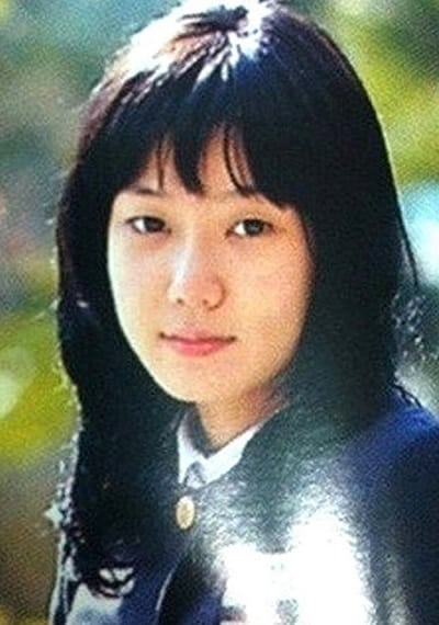 Im Soo Hyang as a teenager and studying at school